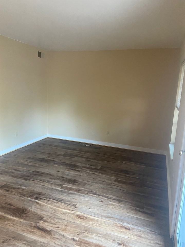 1111 Maxwell Ave #116 - Photo 3 of 16