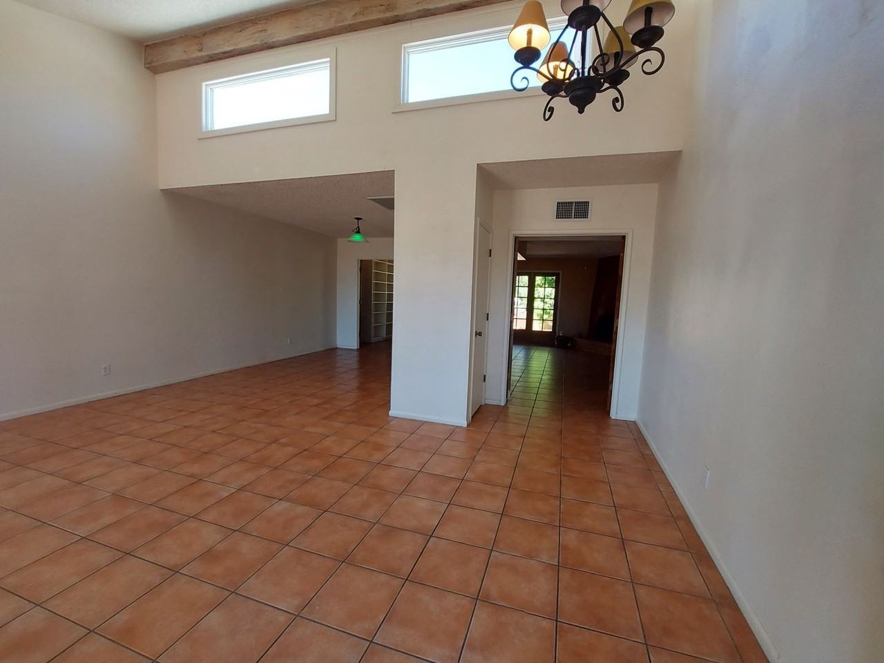 2604 Inverrary Dr - Photo 4 of 28