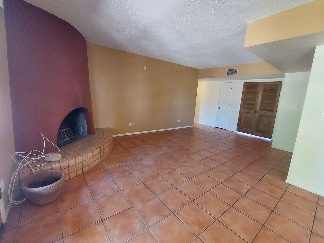 2604 Inverrary Dr - Photo 7 of 28