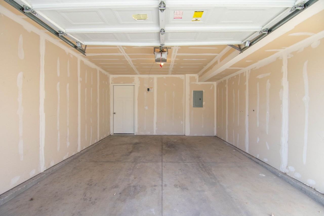 217 E 630 N - Photo 3 of 18