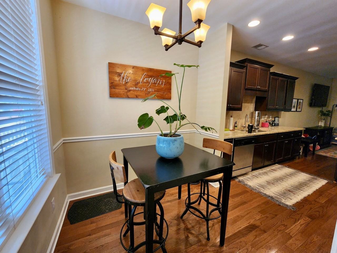 1009 Zinser St - Photo 2 of 28