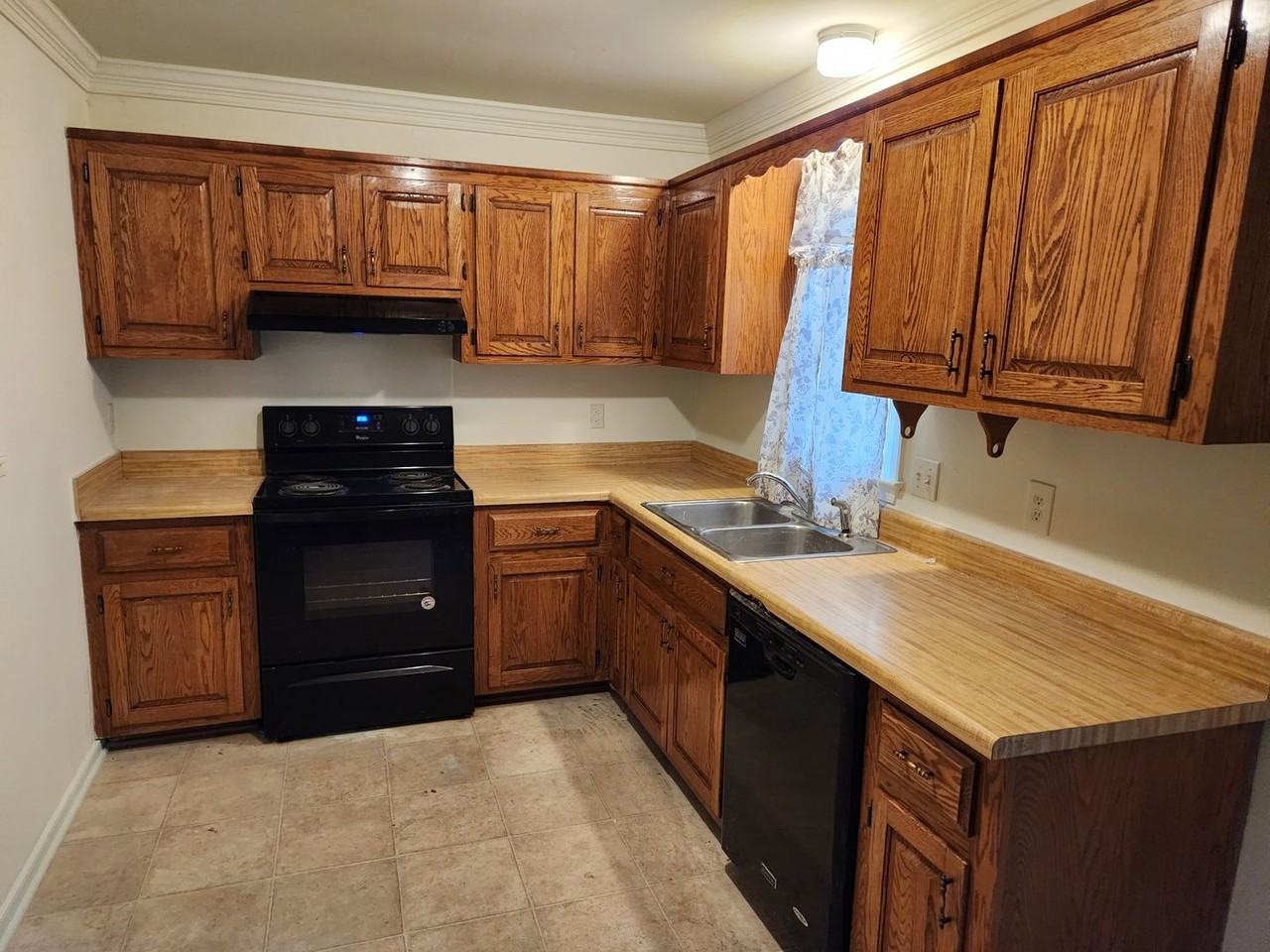 2511 Carriage Creek Ct - Photo 2 of 6