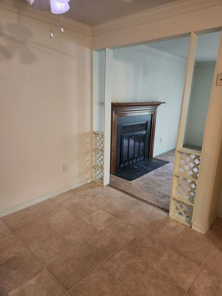 2511 Carriage Creek Ct - Photo 3 of 6