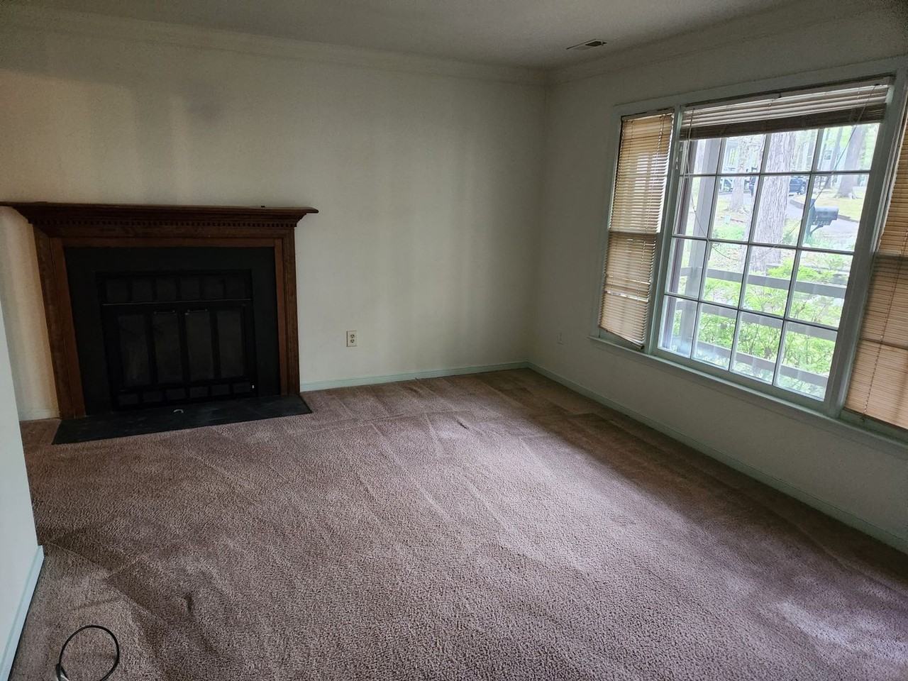 2511 Carriage Creek Ct - Photo 4 of 6