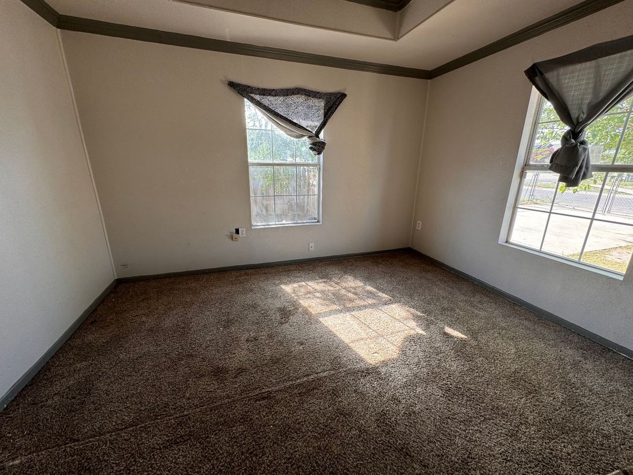 1304 E Alameda St - Photo 3 of 6