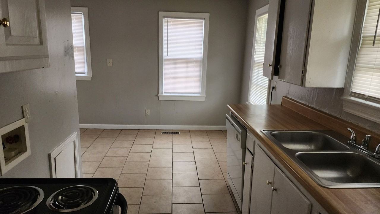 2900 Nw 46th St - Photo 2 of 23