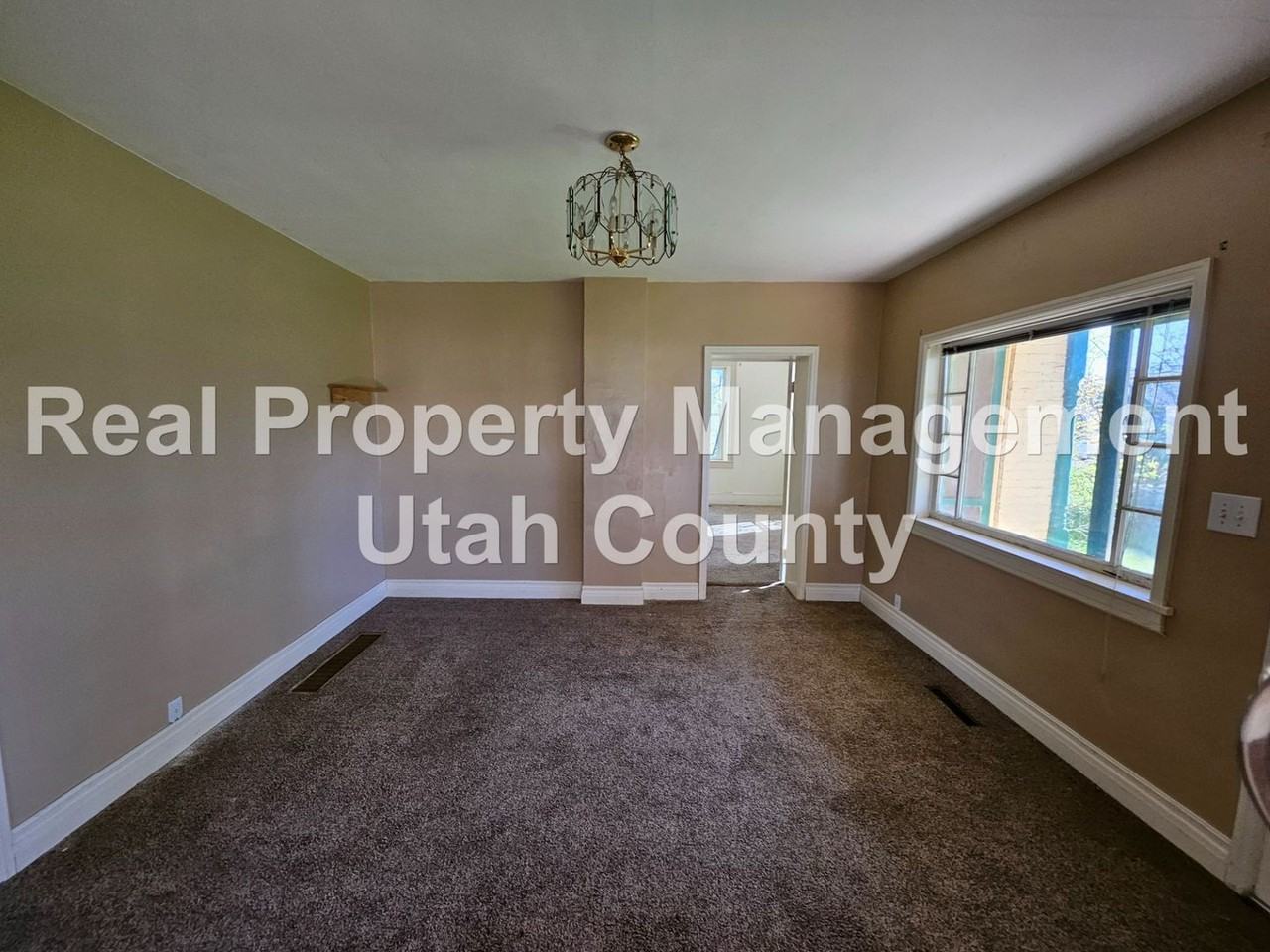 209 S 400 E - Photo 3 of 13