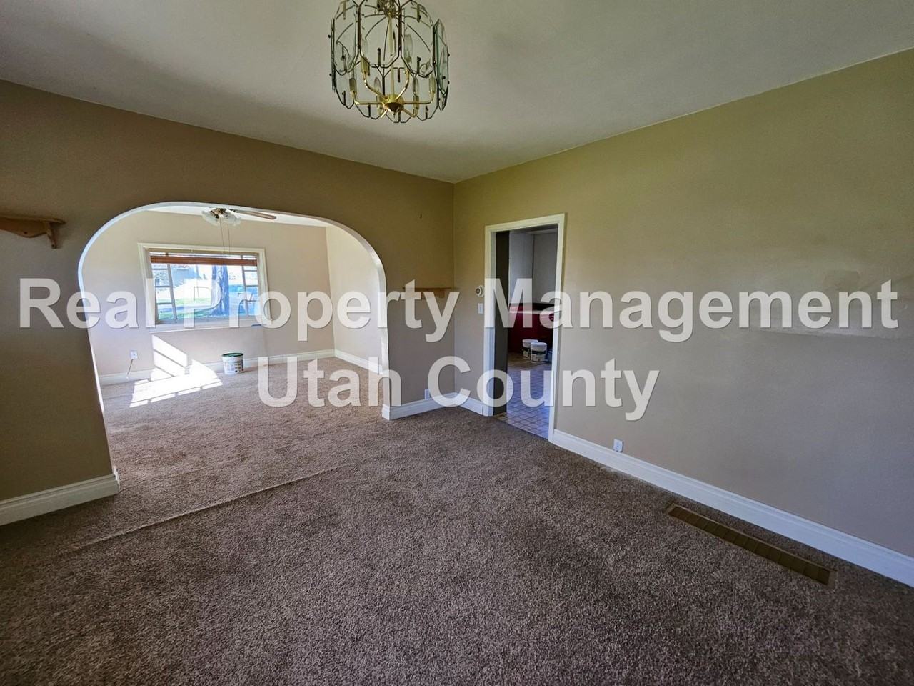 209 S 400 E - Photo 5 of 13