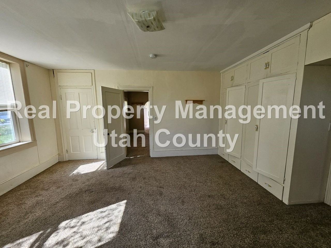 209 S 400 E - Photo 7 of 13