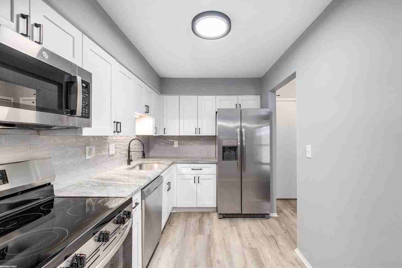 1 BED RM CONDO - Photo 2 of 10