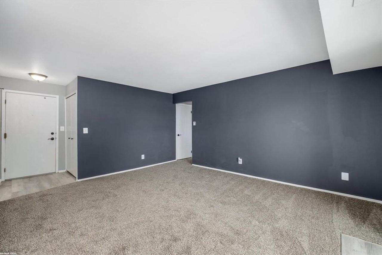 1 BED RM CONDO - Photo 3 of 10