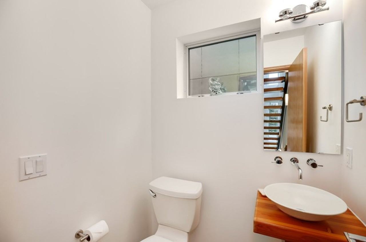 1115 Ne 78th St - Photo 3 of 17