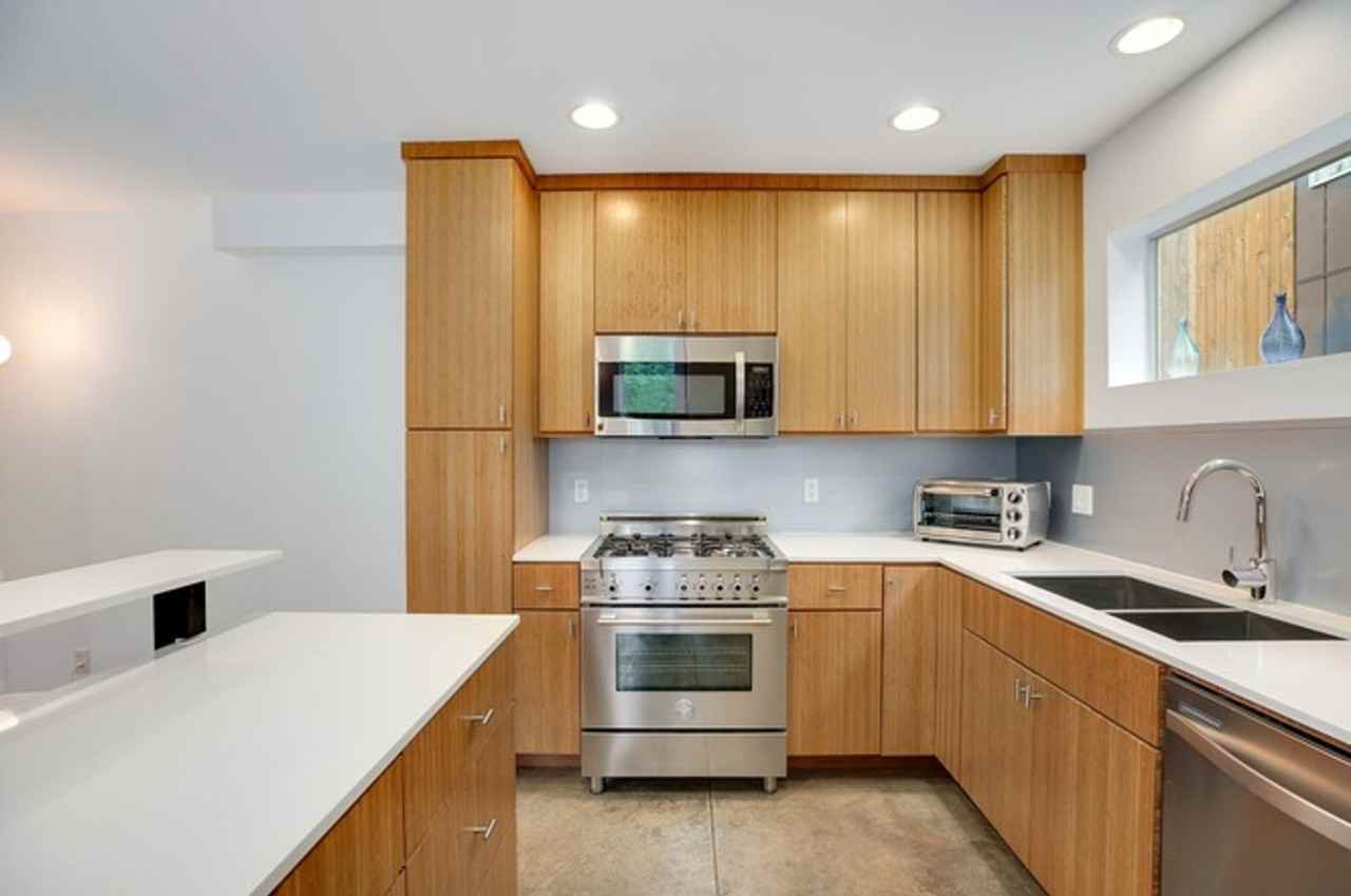 1115 Ne 78th St - Photo 6 of 17