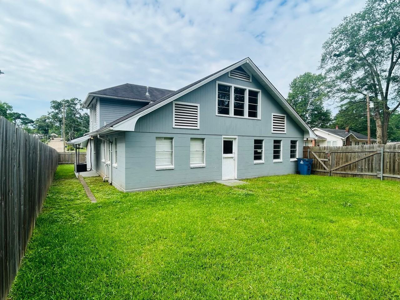 802 Jefferson St - Photo 2 of 50