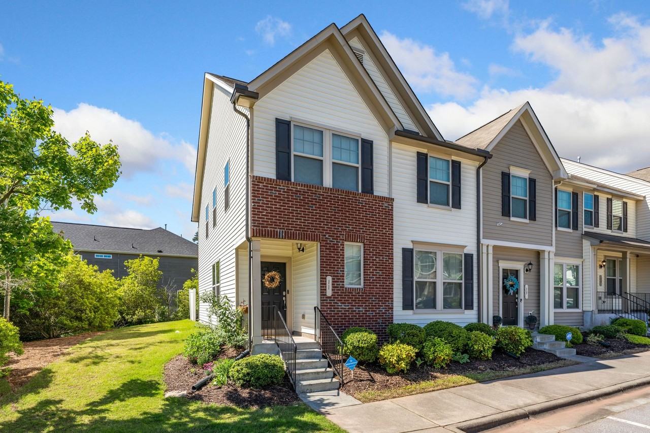 11 Moss Grove Ln