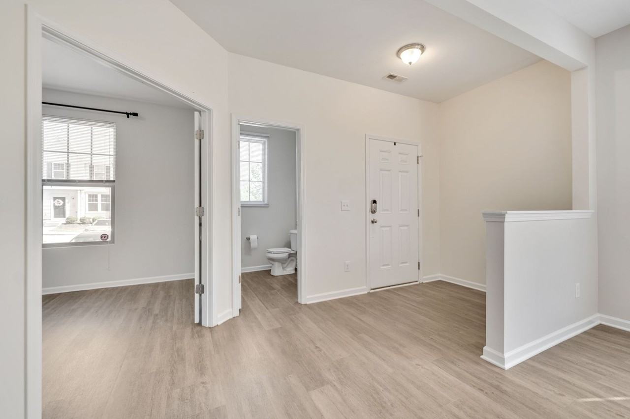 11 Moss Grove Ln - Photo 2 of 18