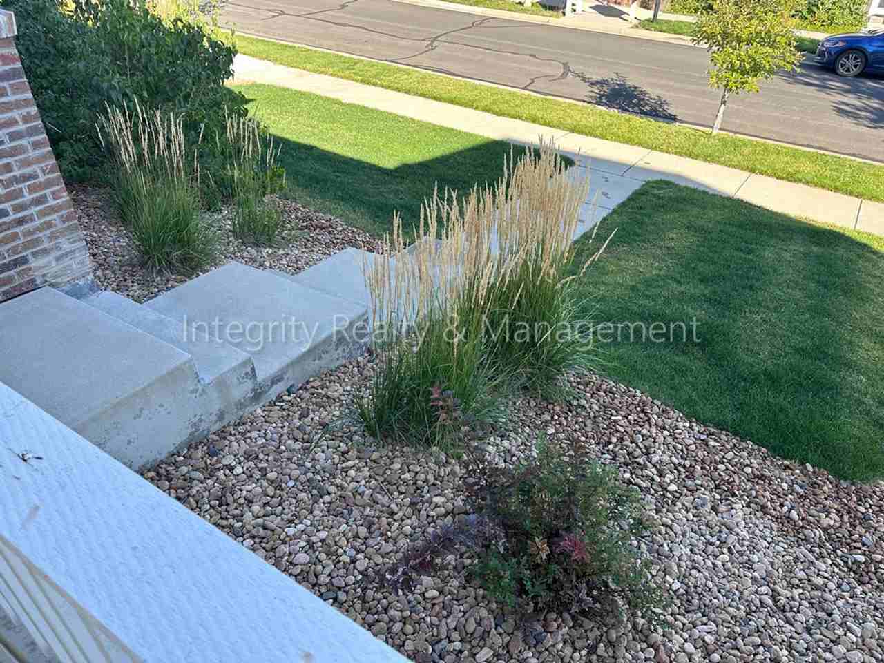 3762 Cadence Dr - Photo 4 of 40