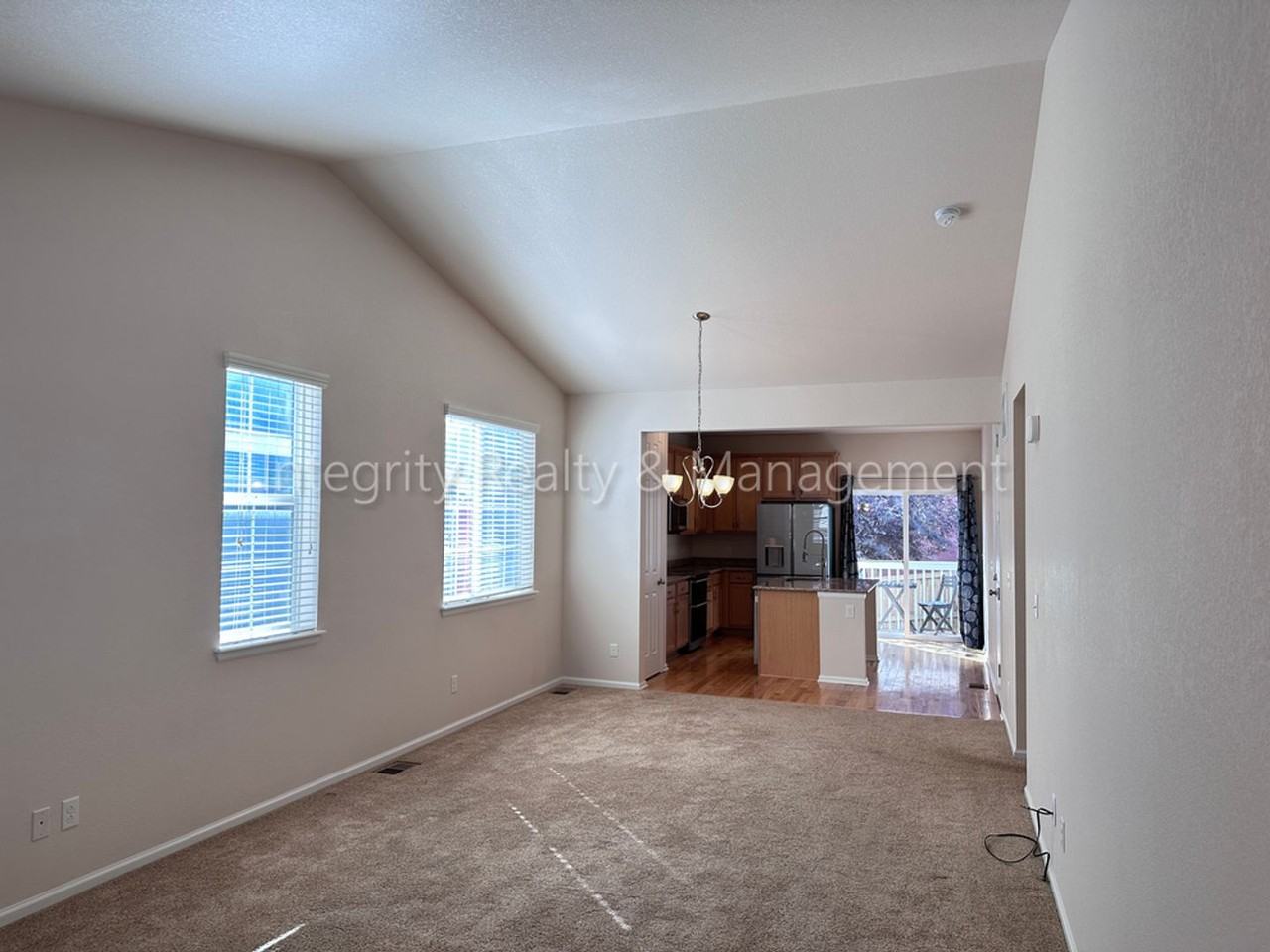 3762 Cadence Dr - Photo 5 of 40