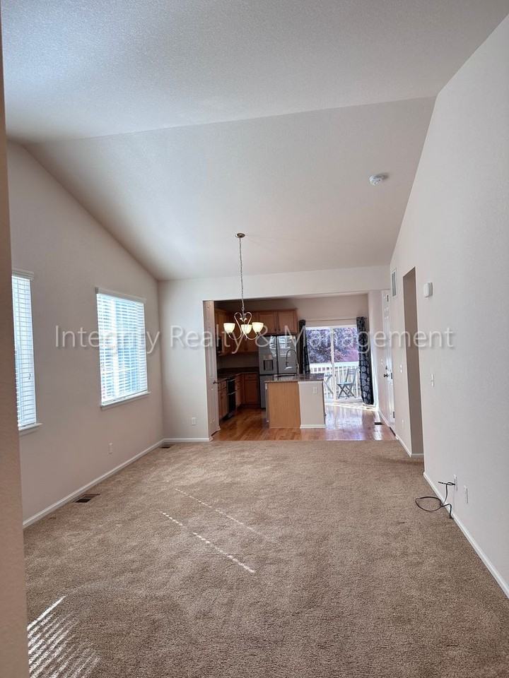 3762 Cadence Dr - Photo 6 of 40