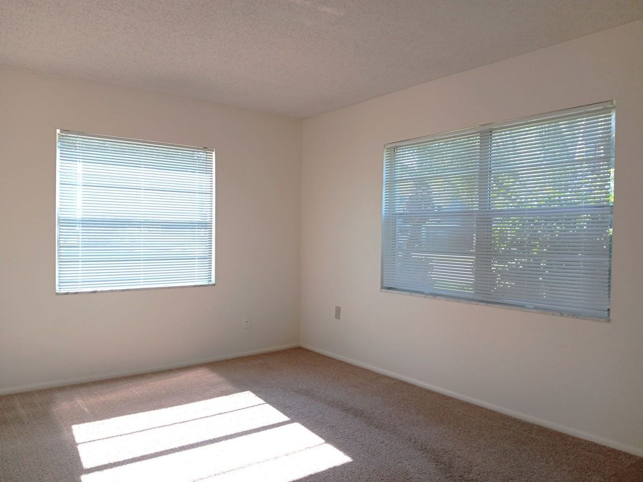 327 34th Ave N - Photo 6 of 20