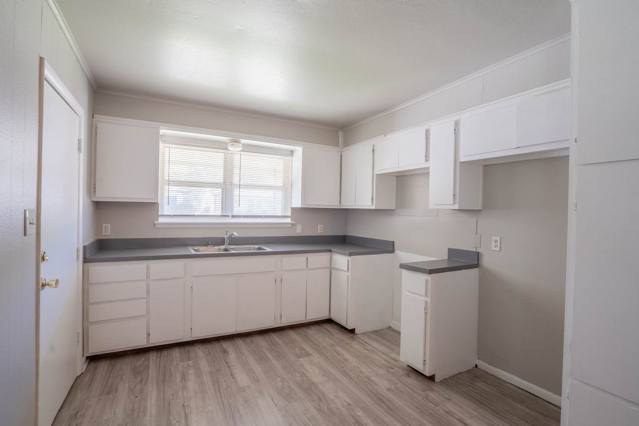 5021 S 85th East Ave - Photo 5 of 15