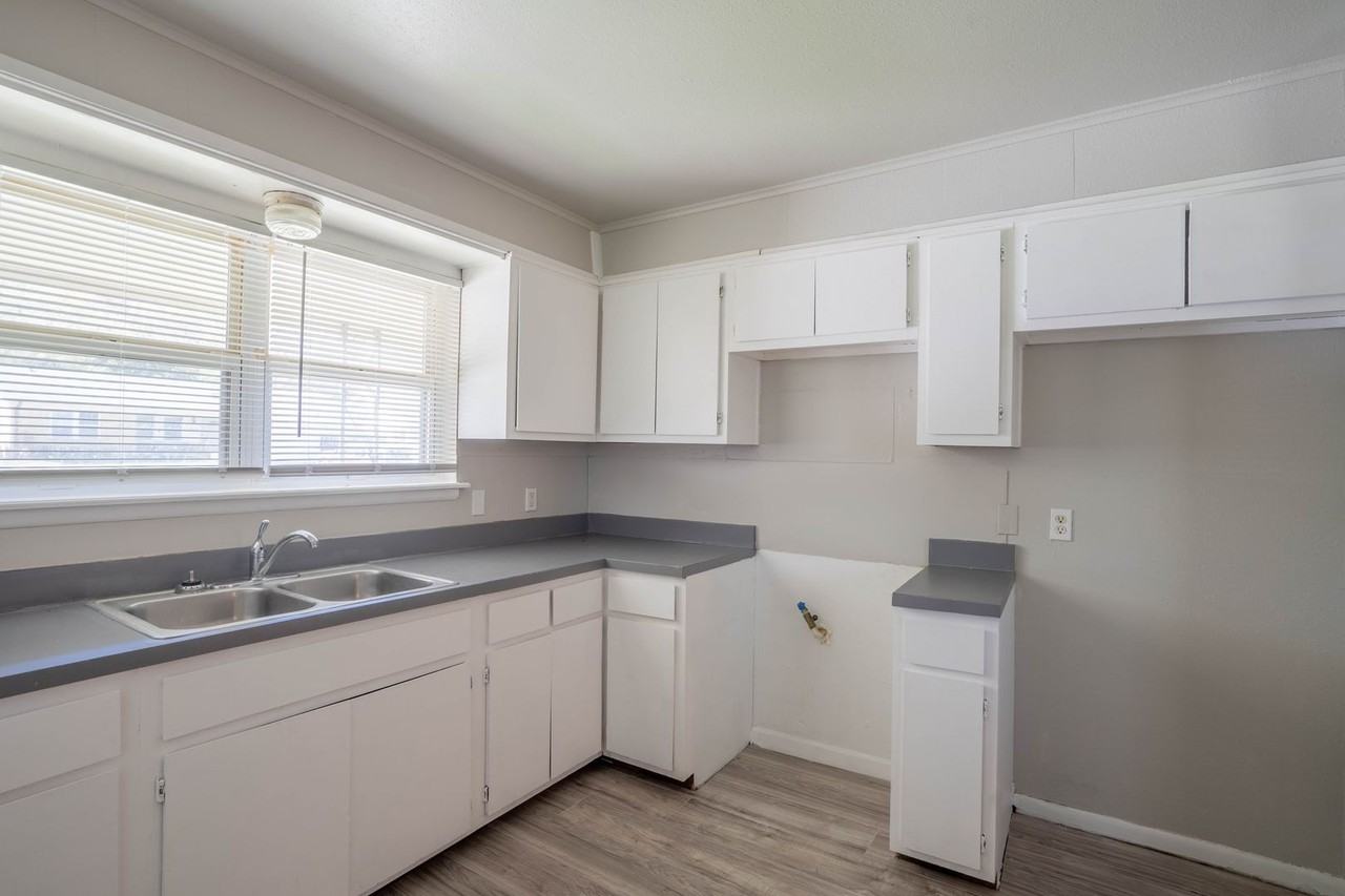 5021 S 85th East Ave - Photo 6 of 15