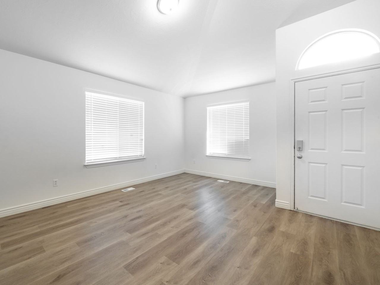 1162 S 1430 E - Photo 2 of 12