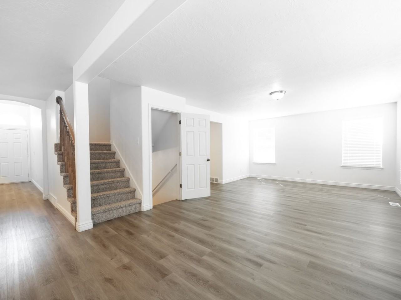 1162 S 1430 E - Photo 4 of 12