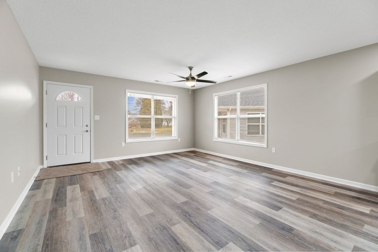4791 Tyrone Rd - Photo 3 of 10