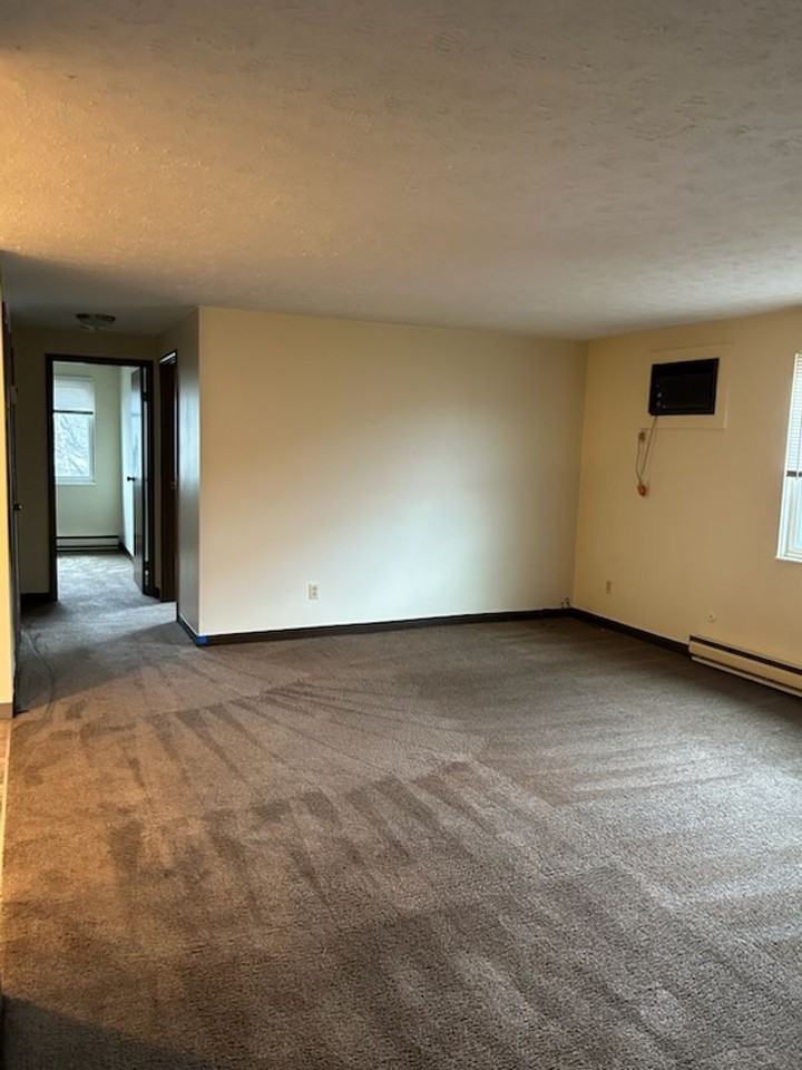 HILLMAN WY, 4200 - Photo 2 of 6