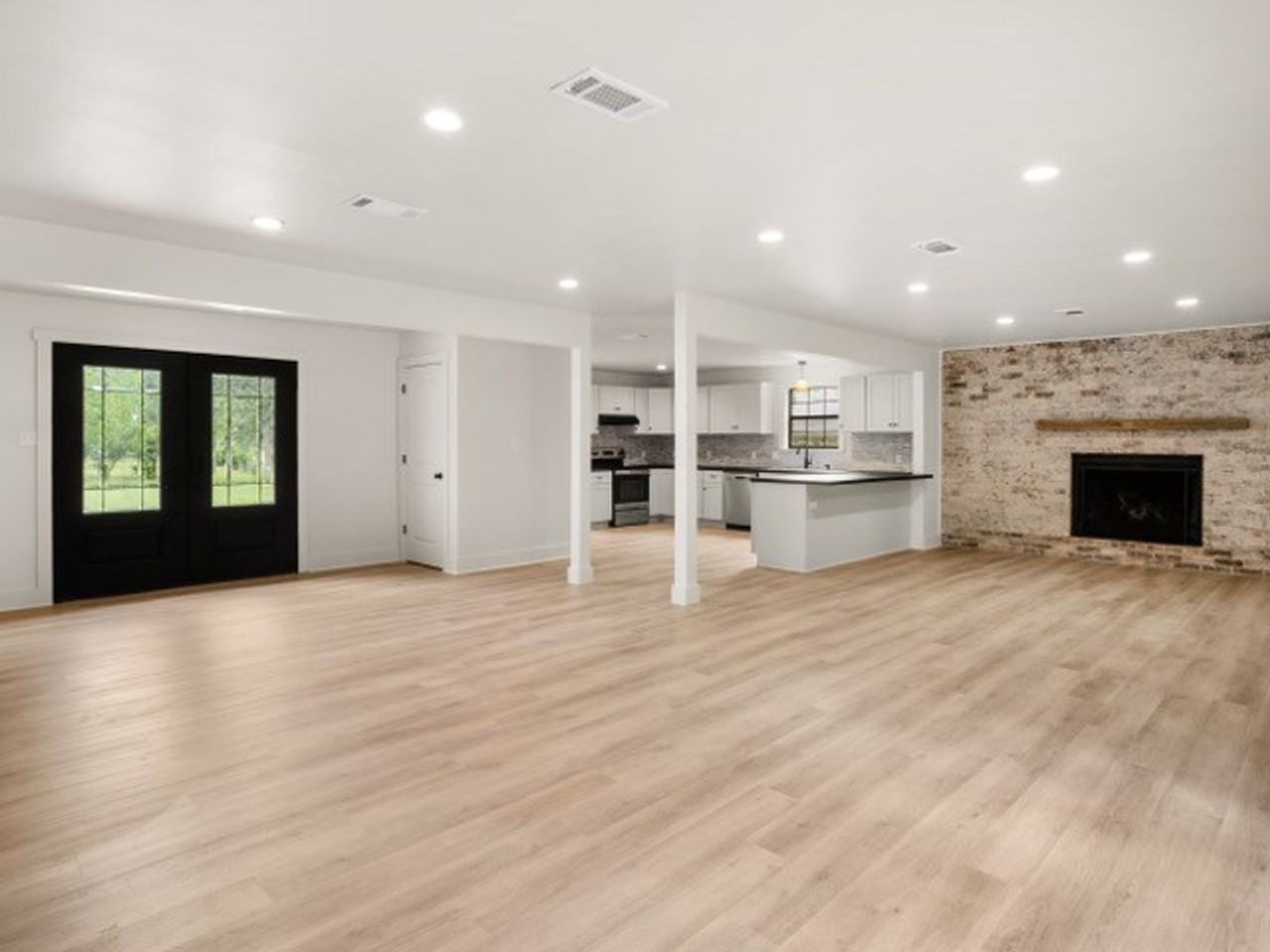 100 Franklin St - Photo 2 of 17