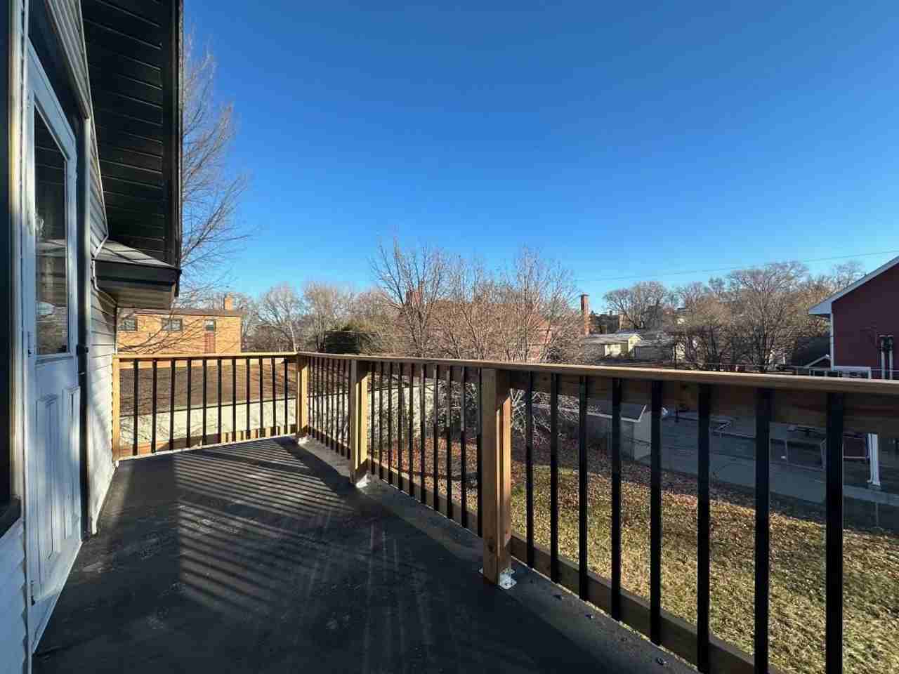 1060 Arkwright St - Photo 5 of 11