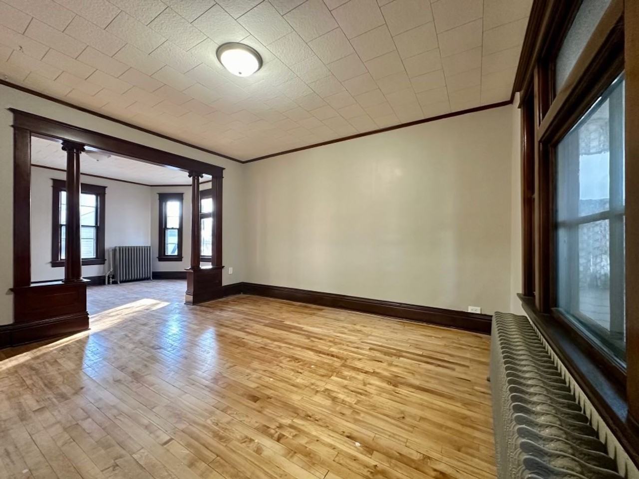 1060 Arkwright St - Photo 7 of 11