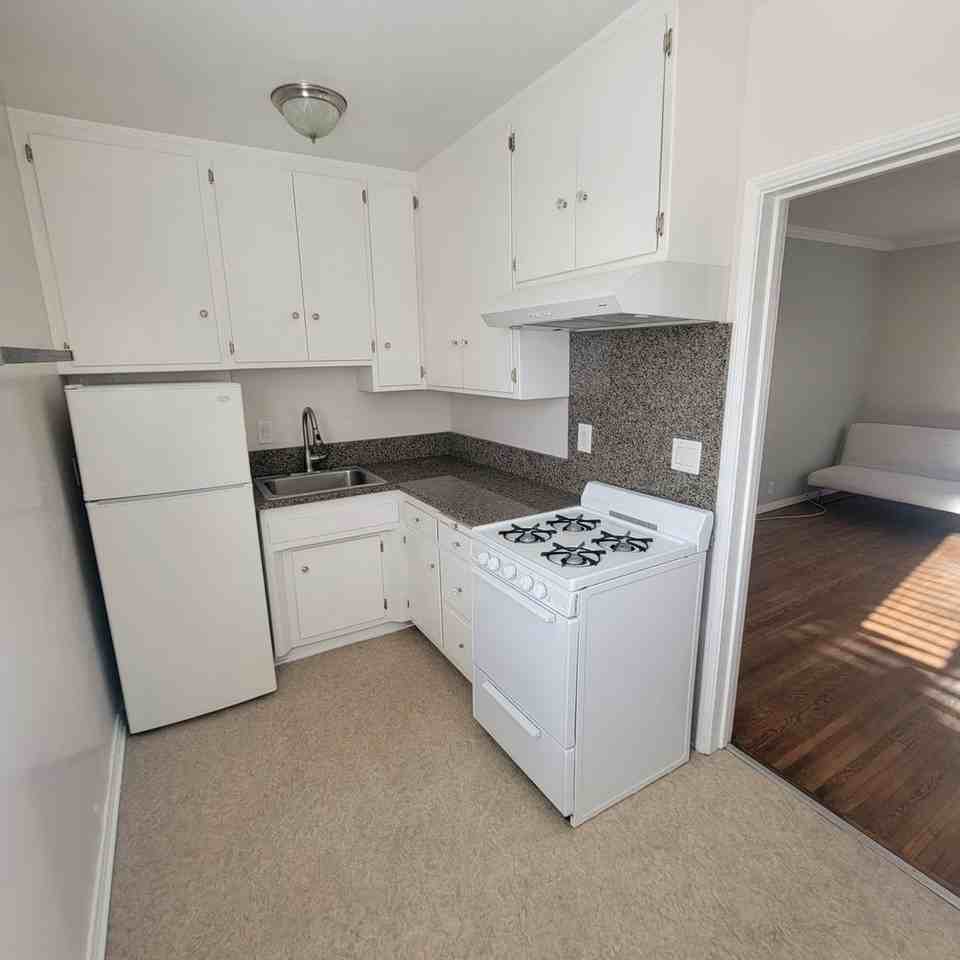 1263 E Ocean Blvd #9 - Photo 3 of 7