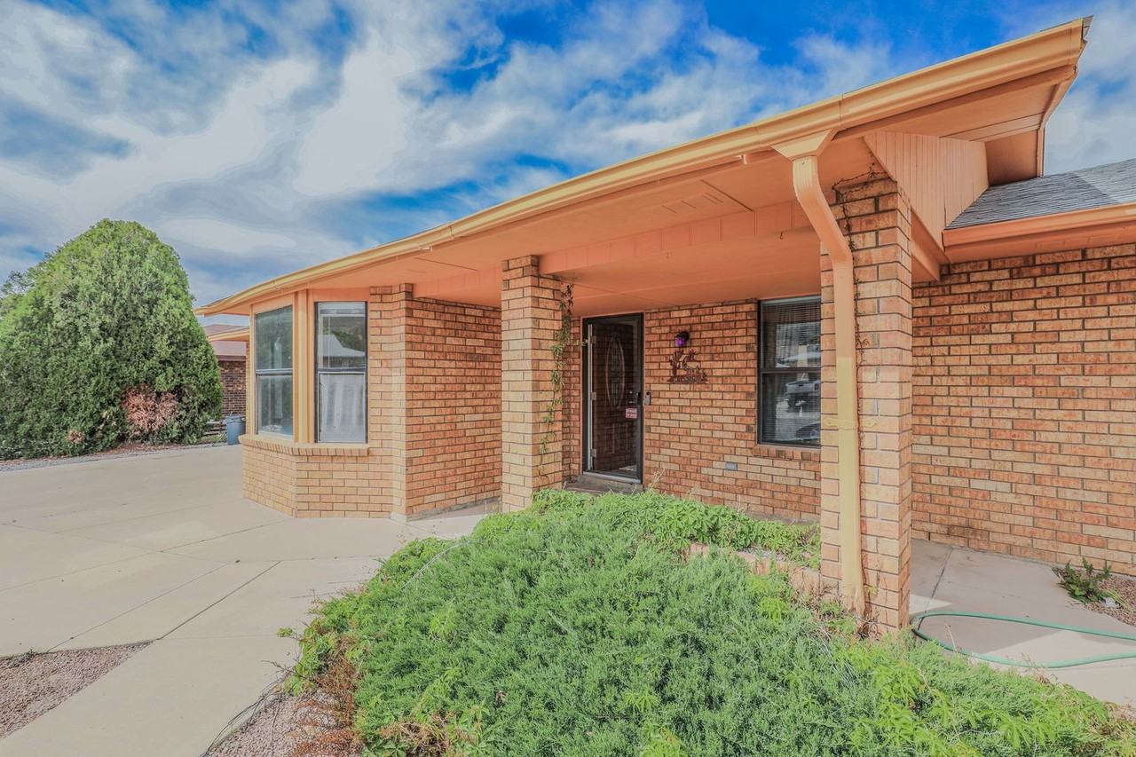 107 Sunrise Ave - Photo 4 of 32