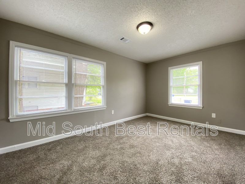 520 Gardenia Ave - Photo 4 of 6