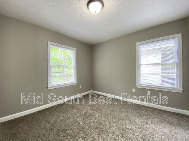 520 Gardenia Ave - Photo 5 of 6