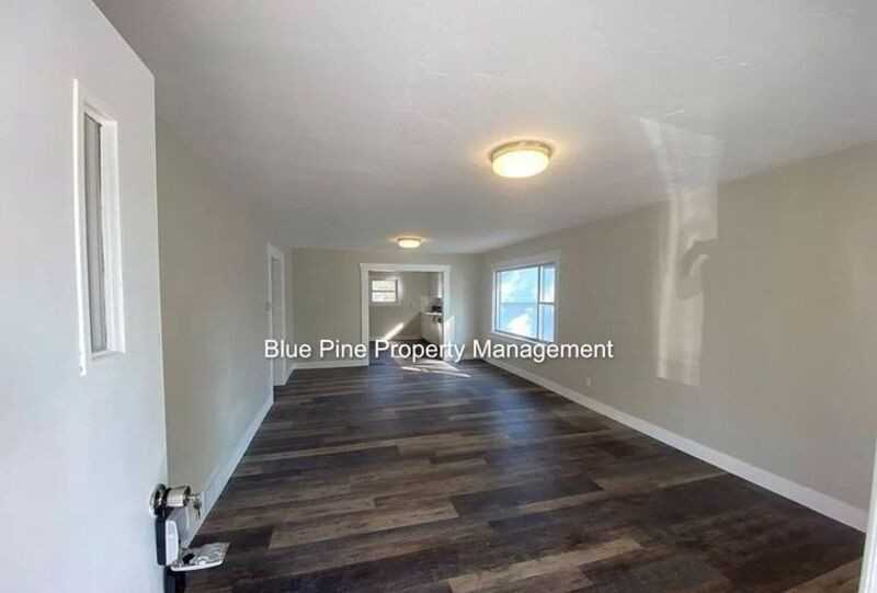 319 Idaho Ave - Photo 2 of 18