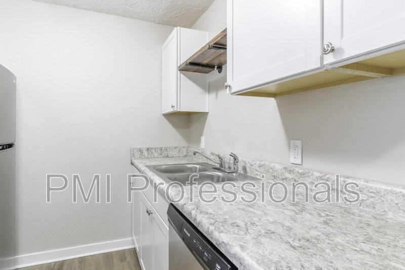 135 Kingsridge Dr - Photo 6 of 15