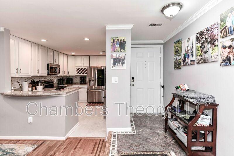 2812 Yarling Ct - Photo 3 of 24