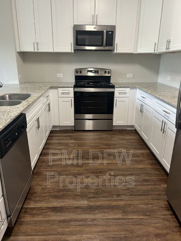 208 Stone Cir - Photo 3 of 22