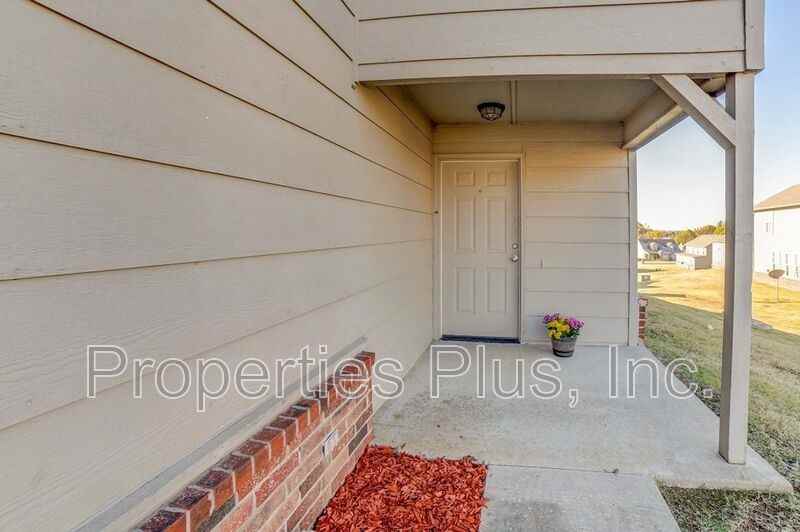 2994 Creekside Dr - Photo 2 of 20