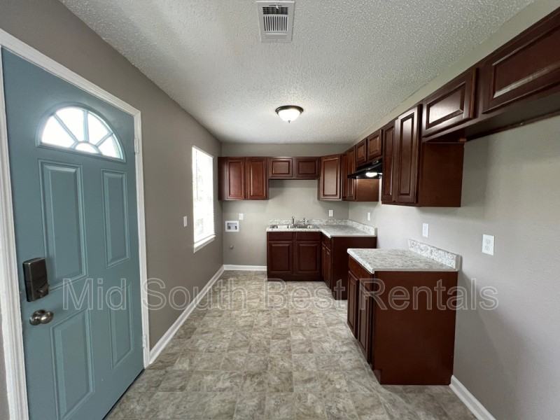 4440 Ryan St - Photo 3 of 8