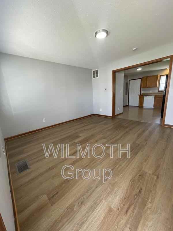 6295 E South St #1 - Photo 3 of 10