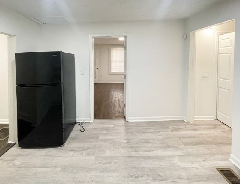 805 Spencer St Nw - Photo 4 of 17