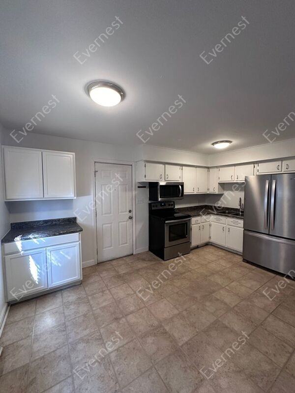 929 S Harris Ave - Photo 3 of 22