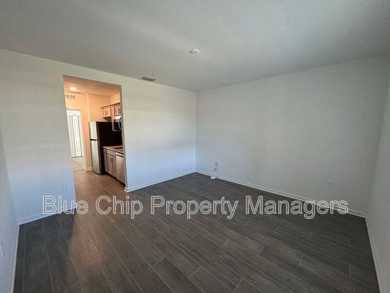 2545 Runners Cir - Photo 3 of 9