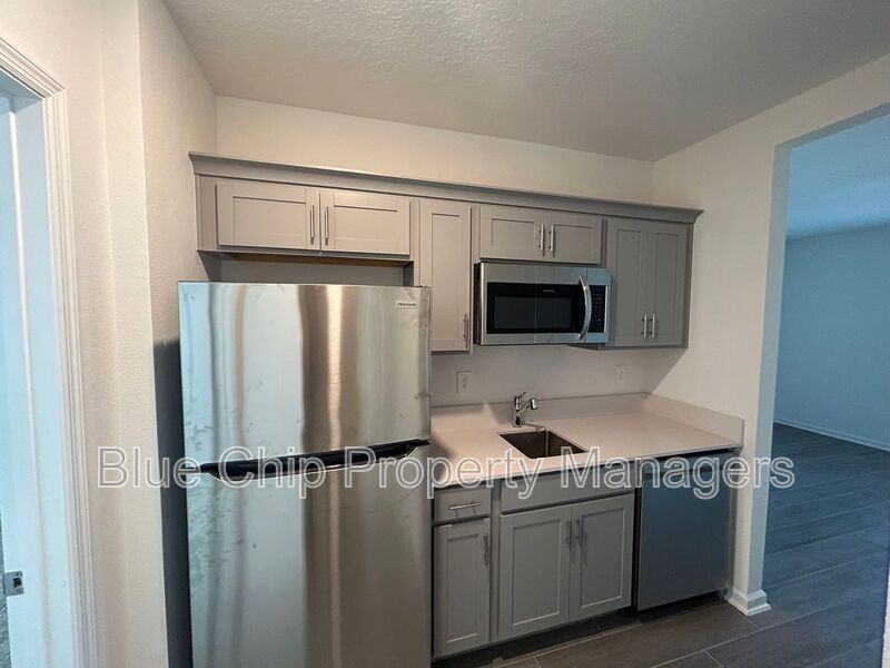 2545 Runners Cir - Photo 4 of 9