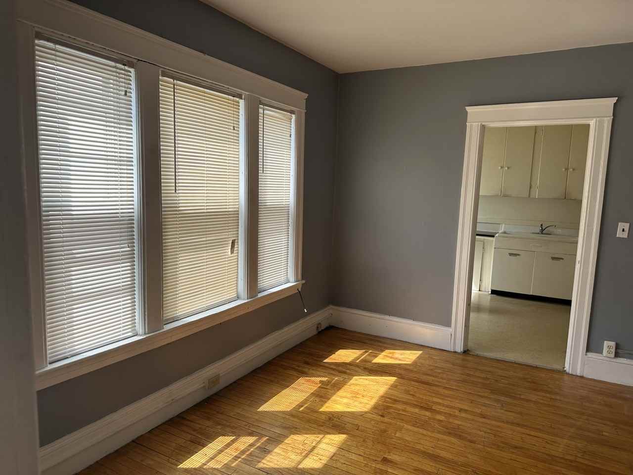 Russell St #2 - Photo 5 of 11