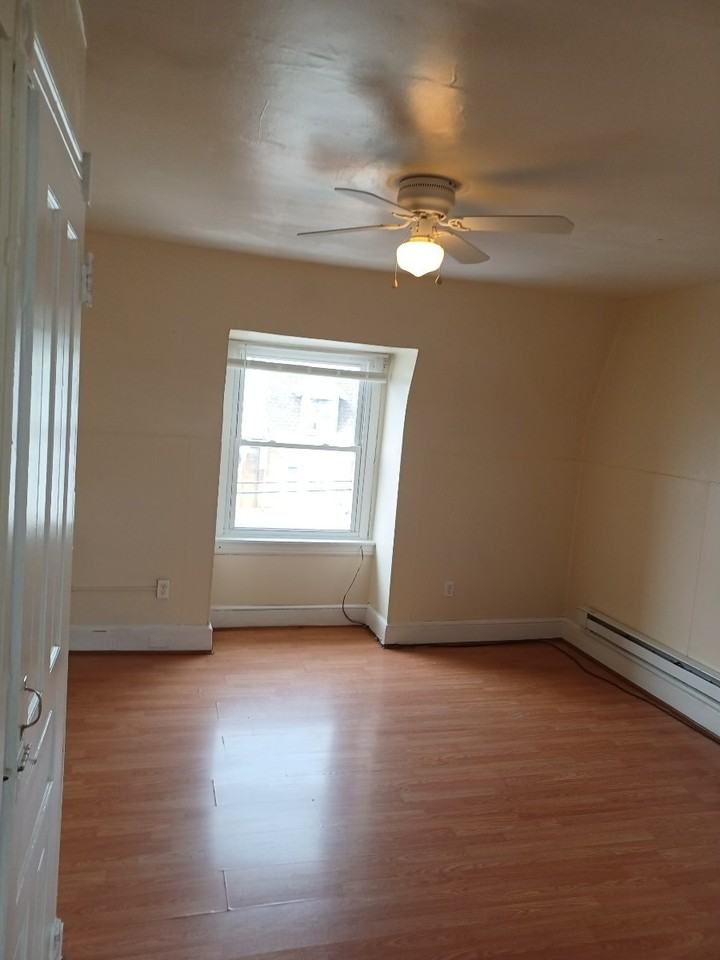 1565 N 10th Street Reading PA 19604 - Photo 2 of 7